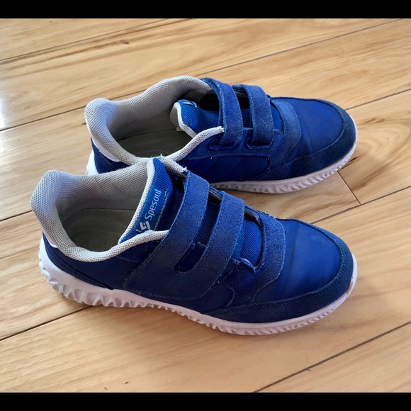 Kid’s sneakers size 4 big kid - Picture 3 of 3